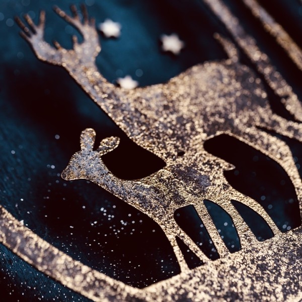 Elegant Metal Christmas Wreath with Deer and Fawn » Clo'eT Design