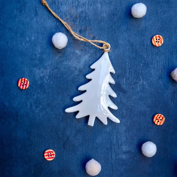 Weißer Baum aus Blech - Weihnachtlicher Dekorationsanhänger » Clo'eT Design